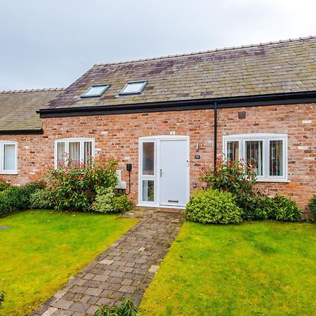 Number 21: A Breathtaking Chester Cottage With Parking Mollington  Eksteriør bilde
