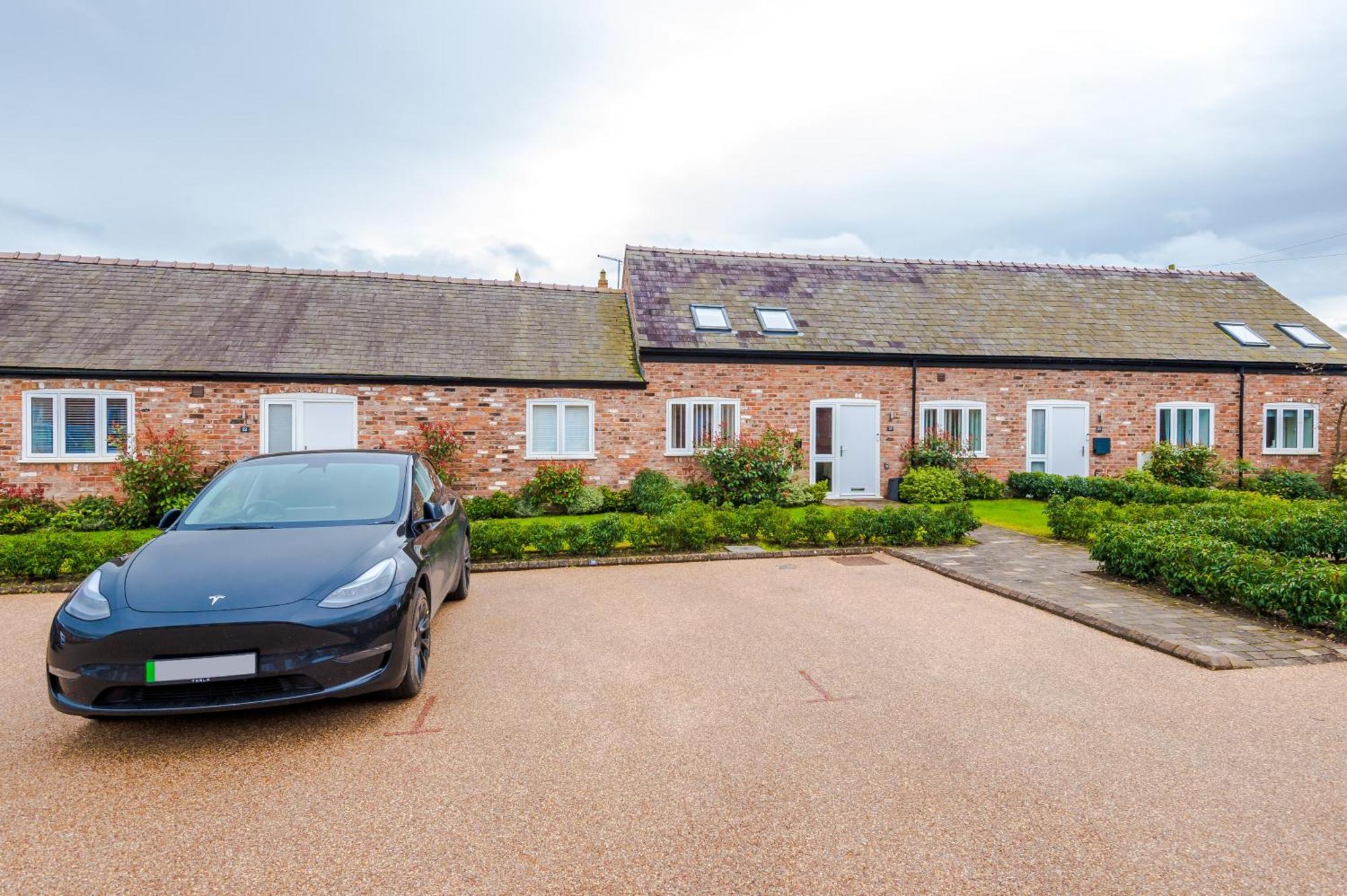 Number 21: A Breathtaking Chester Cottage With Parking Mollington  Eksteriør bilde